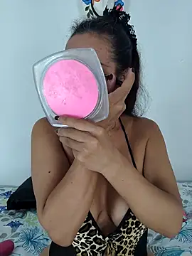 Snapshot of YOURSDEBORA chatting on October 28, 6:43 pm YOURSDEBORA online show from October 28, 6:43 pm