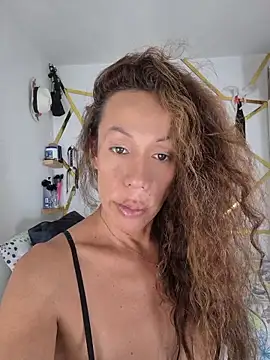 Snapshot of YOURSDEBORA chatting on May 20, 10:27 pm YOURSDEBORA online show from May 20, 10:27 pm
