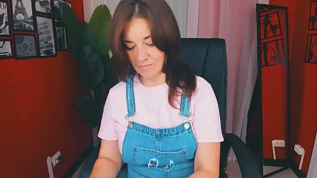 AnaMills online show from September 11, 3:01 pm