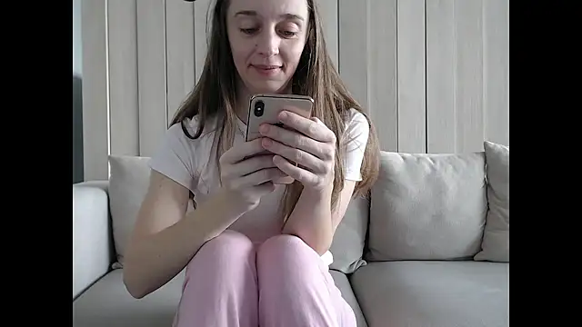 ShySchoolGirl online show from March 5, 9:16 am