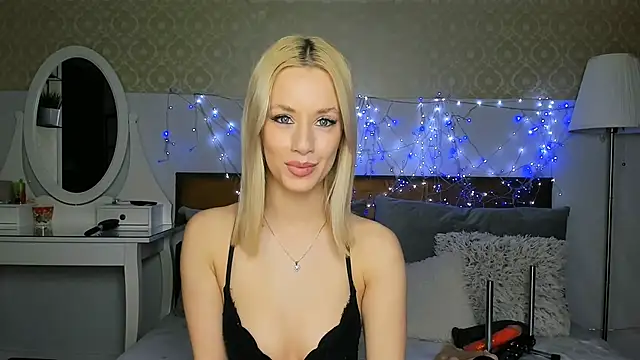 MiaBeeXX online show from April 15, 2:24 pm