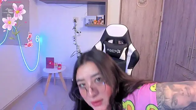 vaneelee online show from February 12, 2:35 am