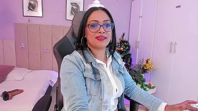 Inndrahot online show from December 24, 4:00 am