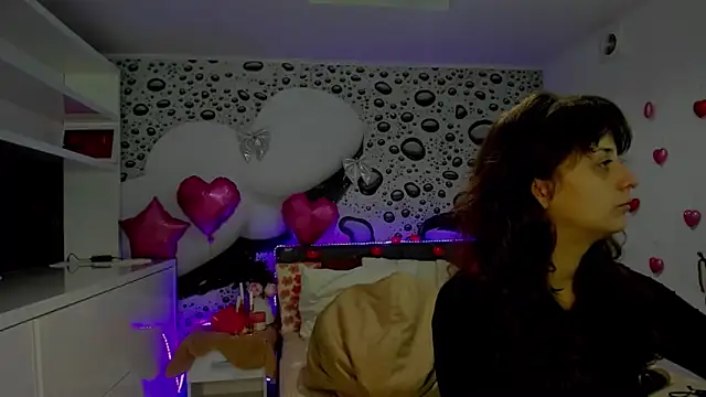 Snapshot of AlmaFancy chatting on February 13, 6:53 am AlmaFancy online show from February 13, 6:53 am