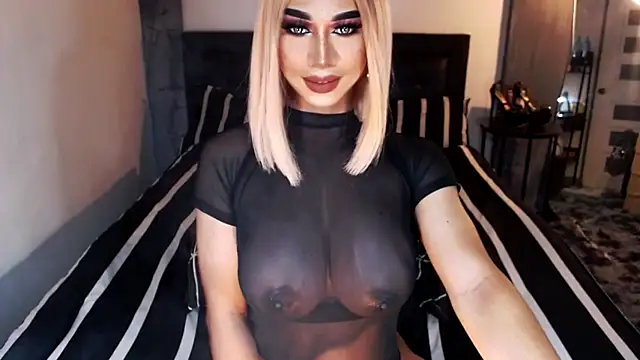 Snapshot of MassiveCockxMistress chatting on May 15, 10:50 pm MassiveCockxMistress online show from May 15, 10:50 pm
