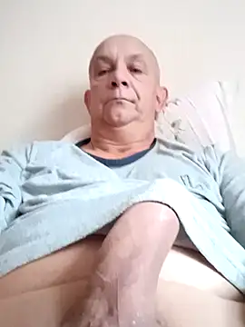 Snapshot of bigcock_marusz chatting on October 17, 6:38 am bigcock marusz online show from October 17, 6:38 am