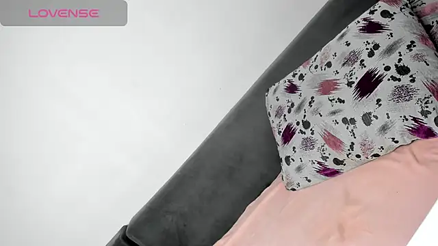 Snapshot of DiamondKay chatting on December 16, 9:46 am DiamondKay online show from December 16, 9:46 am