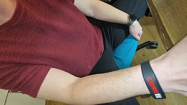 Snapshot of -luckybong- chatting on March 2, 11:17 am -luckybong- online show from March 2, 11:17 am