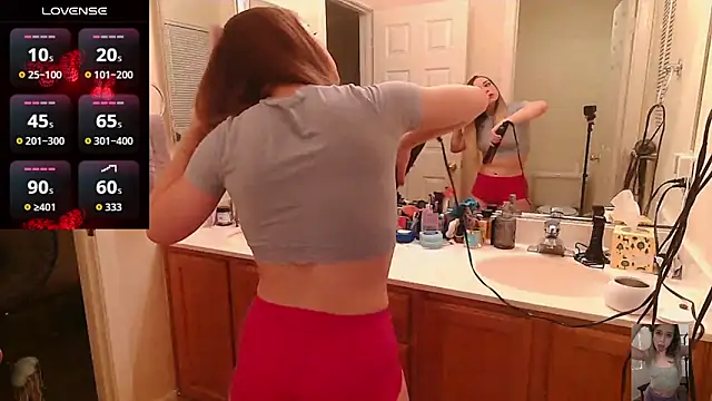 Snapshot of Blondiewithanass chatting on March 13, 2:18 am Blondiewithanass online show from March 13, 2:18 am