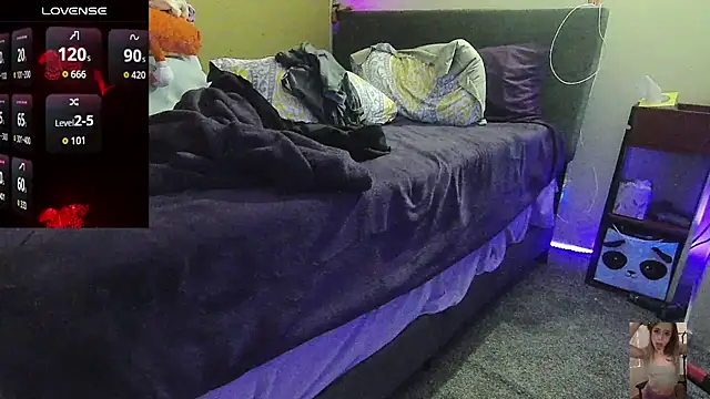 Snapshot of Blondiewithanass chatting on March 15, 5:24 am Blondiewithanass online show from March 15, 5:24 am