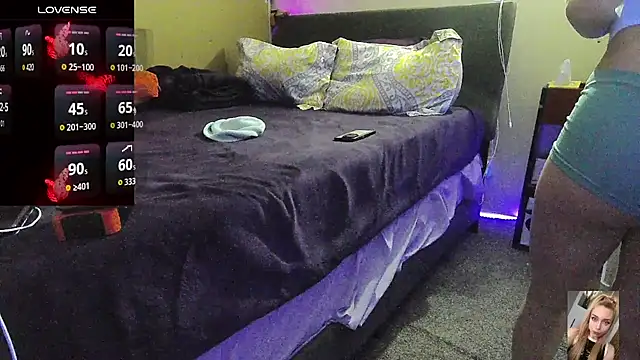 Snapshot of Blondiewithanass chatting on March 19, 6:39 am Blondiewithanass online show from March 19, 6:39 am