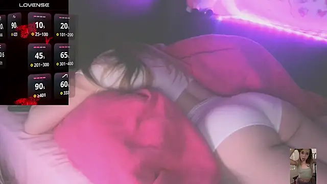 Snapshot of Blondiewithanass chatting on March 21, 8:23 pm Blondiewithanass online show from March 21, 8:23 pm