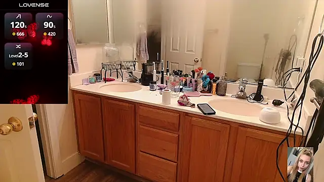 Snapshot of Blondiewithanass chatting on March 29, 3:50 am Blondiewithanass online show from March 29, 3:50 am