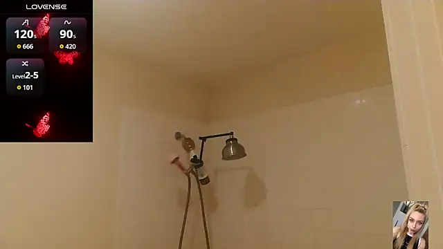 Snapshot of Blondiewithanass chatting on April 3, 3:37 am Blondiewithanass online show from April 3, 3:37 am