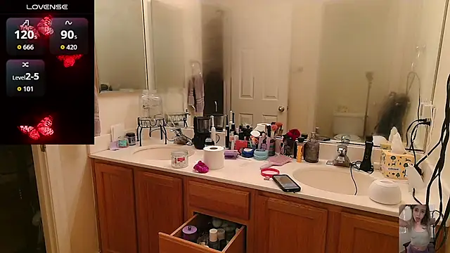 Snapshot of Blondiewithanass chatting on April 7, 6:14 am Blondiewithanass online show from April 7, 6:14 am