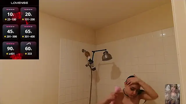 Snapshot of Blondiewithanass chatting on April 13, 12:43 pm Blondiewithanass online show from April 13, 12:43 pm