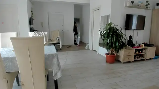 woolfiie online show from October 6, 8:34 am