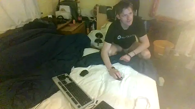 Snapshot of londonfuckwhore chatting on January 14, 9:20 pm londonfuckwhore online show from January 14, 9:20 pm