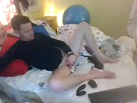 Snapshot of londonfuckwhore chatting on March 6, 12:30 pm londonfuckwhore online show from March 6, 12:30 pm