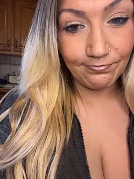 LittleMissEeve online show from March 4, 10:05 pm