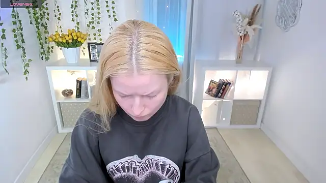 Laly Peach online show from March 21, 8:19 am