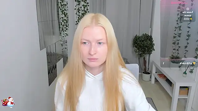 Snapshot of Laly_Peach chatting on July 21, 12:07 pm Laly Peach online show from July 21, 12:07 pm
