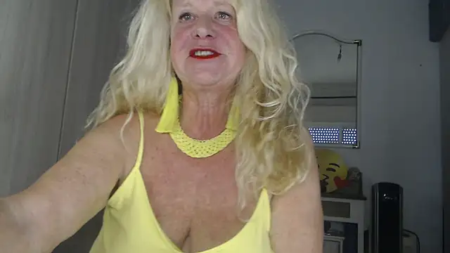 Snapshot of THESensualhorny chatting on February 18, 12:39 pm THESensualhorny online show from February 18, 12:39 pm