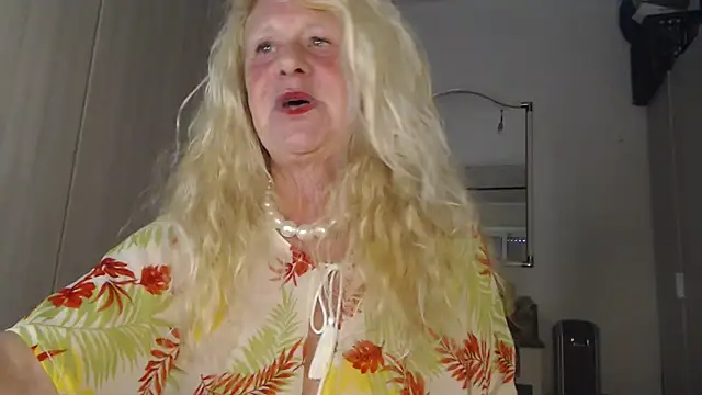 Snapshot of THESensualhorny chatting on February 20, 2:02 pm THESensualhorny online show from February 20, 2:02 pm