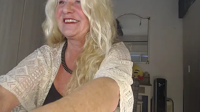 Snapshot of THESensualhorny chatting on February 24, 2:37 pm THESensualhorny online show from February 24, 2:37 pm