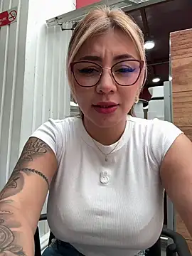 Snapshot of DIANITA_1988 chatting on December 18, 3:55 pm DIANITA 1988 online show from December 18, 3:55 pm