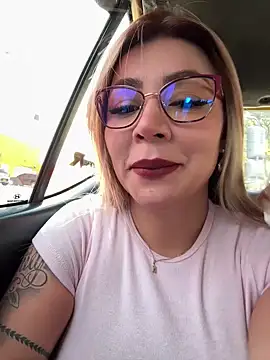 Snapshot of DIANITA_1988 chatting on December 19, 2:24 pm DIANITA 1988 online show from December 19, 2:24 pm