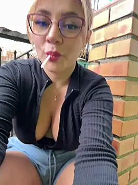 Snapshot of DIANITA_1988 chatting on December 19, 9:17 pm DIANITA 1988 online show from December 19, 9:17 pm
