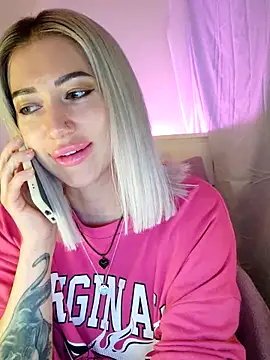 Snapshot of Fuck-Gina chatting on April 22, 9:05 pm Fuck-Gina online show from April 22, 9:05 pm