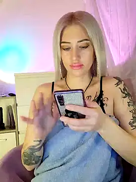Snapshot of Fuck-Gina chatting on May 5, 9:34 pm Fuck-Gina online show from May 5, 9:34 pm
