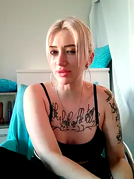 Snapshot of Fuck-Gina chatting on June 1, 6:42 pm Fuck-Gina online show from June 1, 6:42 pm