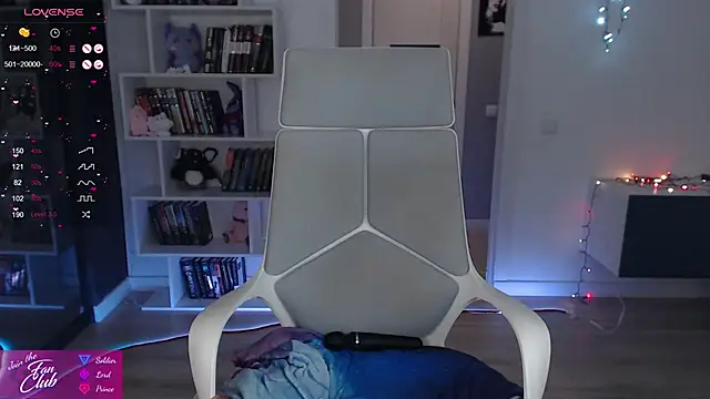 Emma Bryan online show from March 18, 9:10 pm