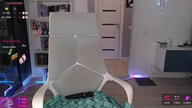 Emma Bryan online show from September 27, 8:58 pm