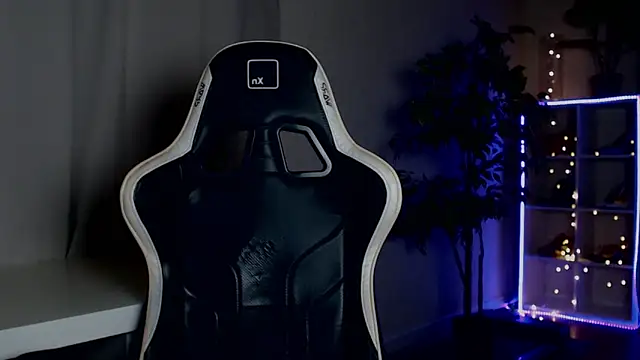 Snapshot of Queensy_Sins chatting on September 12, 9:48 pm Queensy Sins online show from September 12, 9:48 pm