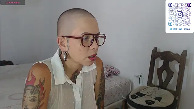 Snapshot of moon_cat85 chatting on January 23, 6:03 pm moon cat85 online show from January 23, 6:03 pm