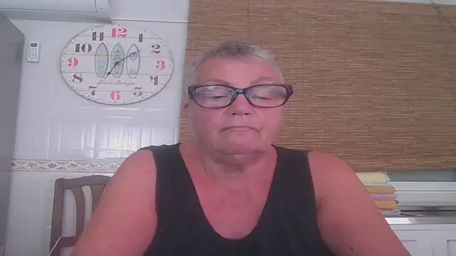 GrannyChrissy68 online show from October 30, 6:08 pm