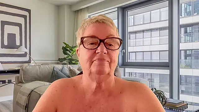 GrannyChrissy68 online show from April 5, 12:46 pm