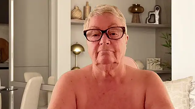 GrannyChrissy68 online show from April 10, 12:21 pm