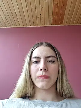 Snapshot of RubyRubin chatting on April 2, 12:25 pm RubyRubin online show from April 2, 12:25 pm