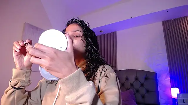 Snapshot of ximena_diaz chatting on February 17, 9:52 pm ximena diaz online show from February 17, 9:52 pm