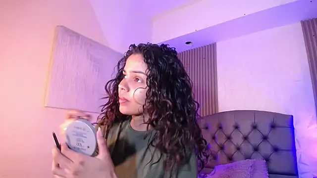 Snapshot of ximena_diaz chatting on February 20, 8:47 pm ximena diaz online show from February 20, 8:47 pm