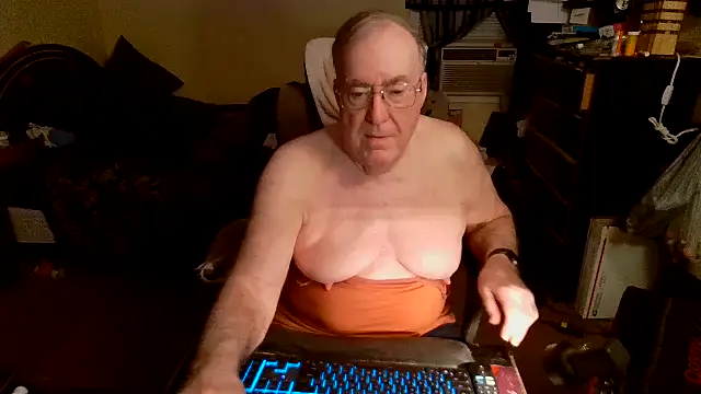 Snapshot of Toastir chatting on December 12, 3:05 pm Toastir online show from December 12, 3:05 pm