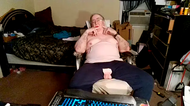 Snapshot of Toastir chatting on December 24, 10:49 pm Toastir online show from December 24, 10:49 pm