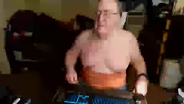 Snapshot of Toastir chatting on March 10, 1:10 pm Toastir online show from March 10, 1:10 pm