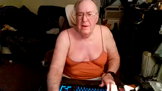 Snapshot of Toastir chatting on October 1, 9:54 pm Toastir online show from October 1, 9:54 pm