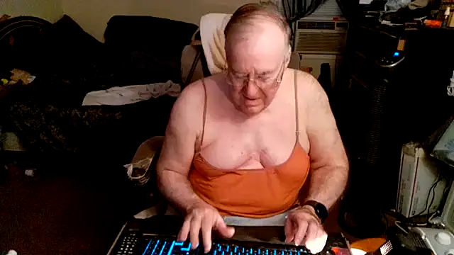 Snapshot of Toastir chatting on October 3, 3:09 pm Toastir online show from October 3, 3:09 pm